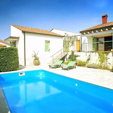 Spacious Villa In Parecag With A Swimming Pool Sečovlje Esterno foto