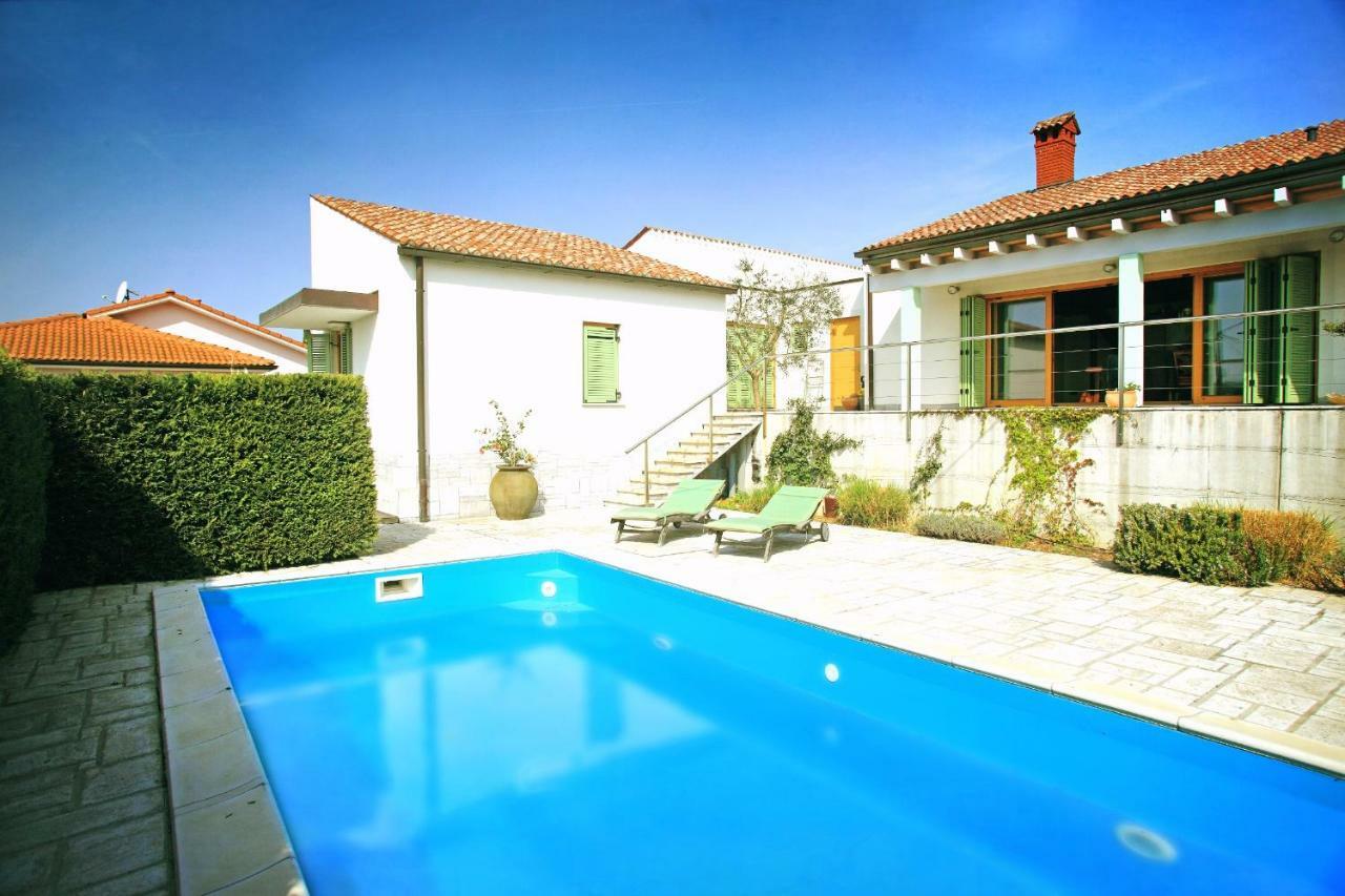Spacious Villa In Parecag With A Swimming Pool Sečovlje Esterno foto