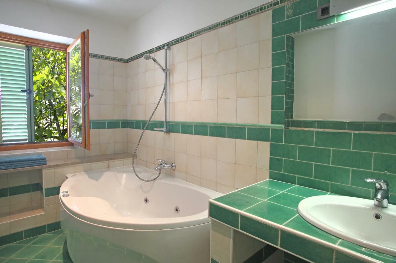 Spacious Villa In Parecag With A Swimming Pool Sečovlje Esterno foto